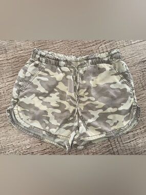 American Eagle camouflage shorts size small